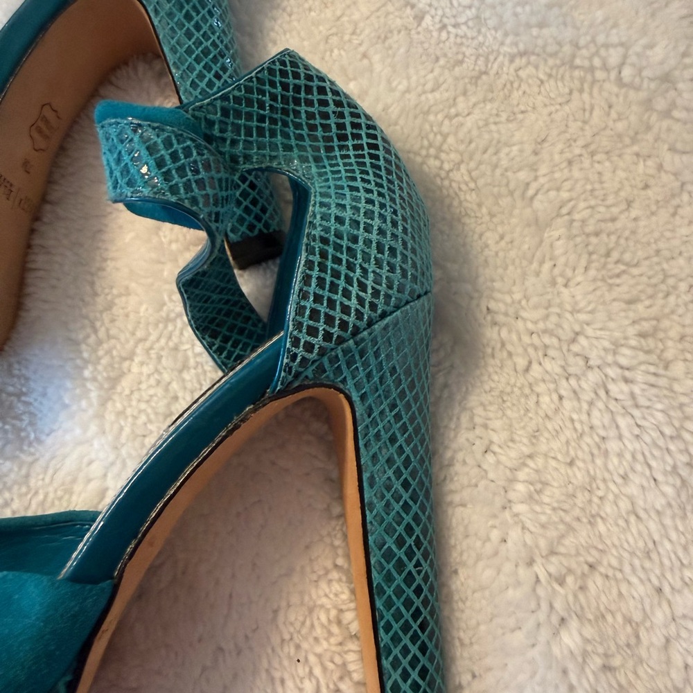 White House Black Market Turquoise Peep-Toe Heels - Picture 3 of 7